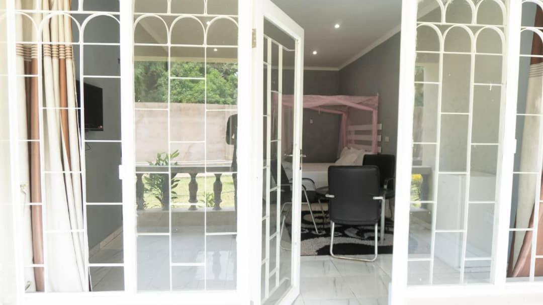 Adams Lodges Ltd Mangochi Buitenkant foto
